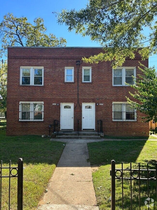 Building Photo - 1613 Olive St NE