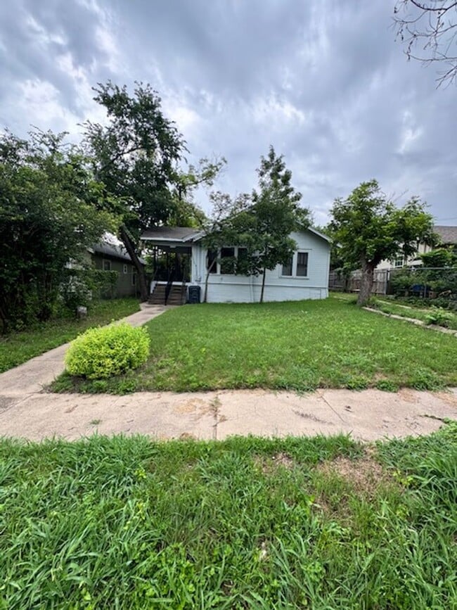 Building Photo - 1532 McKenzie Ave
