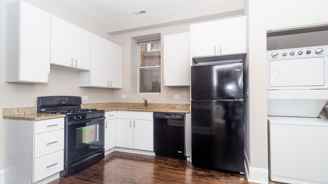 Building Photo - 2616 W Augusta Blvd