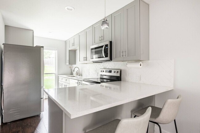 Building Photo - 3808 Southway Dr