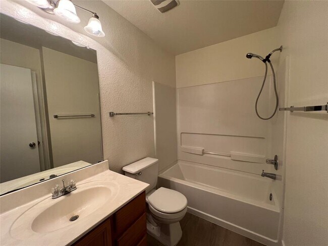 Building Photo - 821 New Bridge Dr