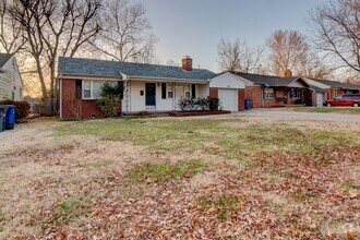 Building Photo - 3 Bed | 1 Bath  | Midtown Tulsa | Early Au...