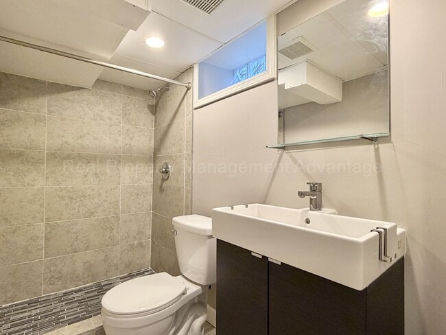 Building Photo - Updated Royal Oak Bungalow Minutes from Downtown