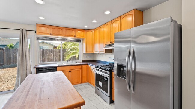 Building Photo - 1623 Oneel Dr