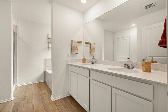 Building Photo - 424 Sebring Cir