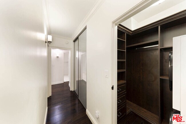 Building Photo - 1131 Alta Loma Rd