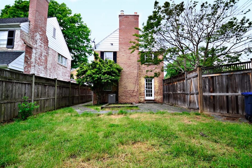 Building Photo - 1600 Foxhall Rd NW