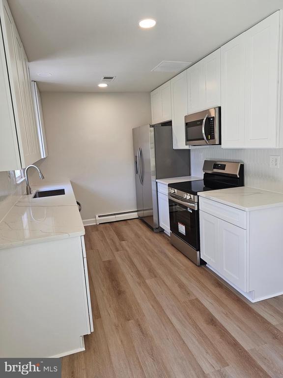 Building Photo - 14236 Caroline St