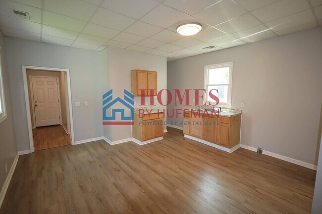 Building Photo - 1302 Cumberland Ave