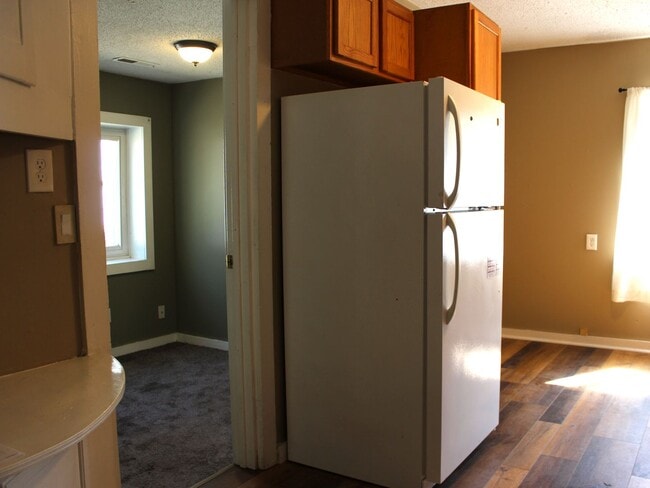 Building Photo - 3 Bedroom - one level