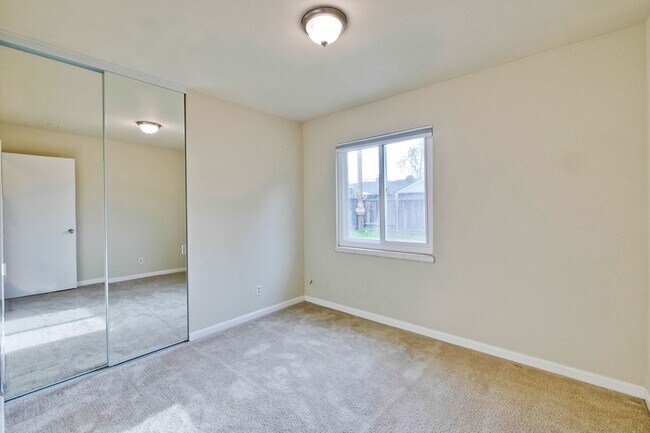 Building Photo - Wow! What a Great Home! Available Soon!