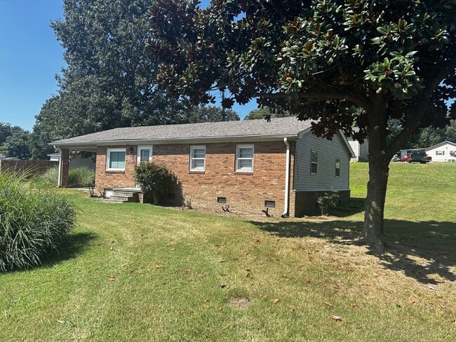 Primary Photo - 451 Mill St