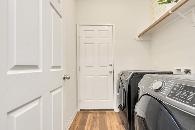 Building Photo - 829 Indigo Springs Ln