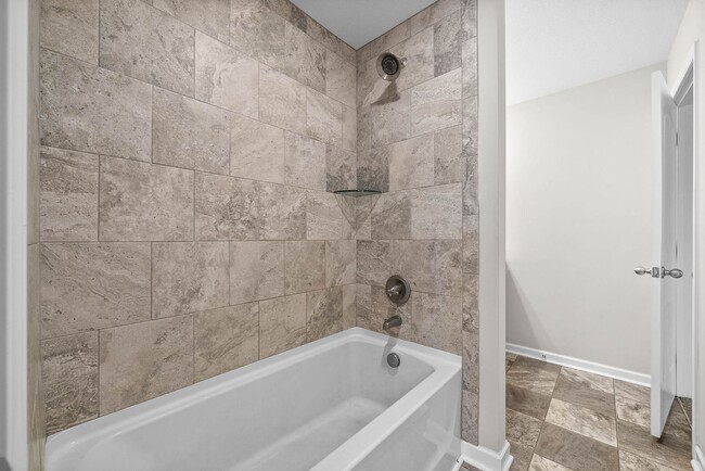 Building Photo - 3 Bedroom Home For Rent Near Historic Down...