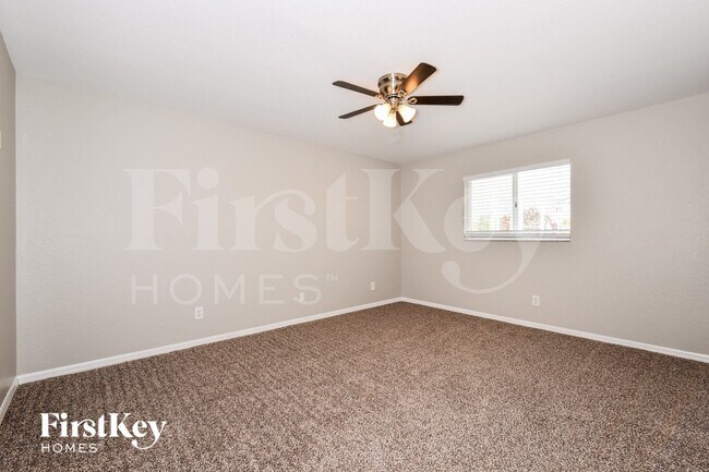 Building Photo - 1125 NE 33rd Ln