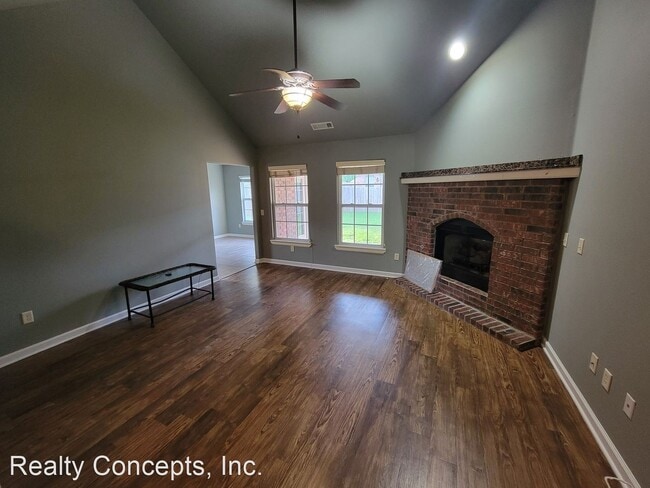 Building Photo - 4 br, 2 bath House - 4054 Olive Tree