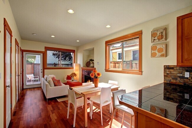 Building Photo - Beacon Hill Townhouse