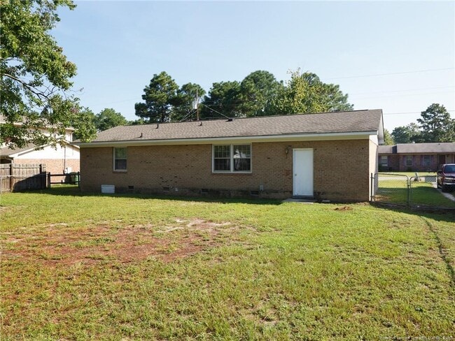 Building Photo - 3249 Glenmore Dr