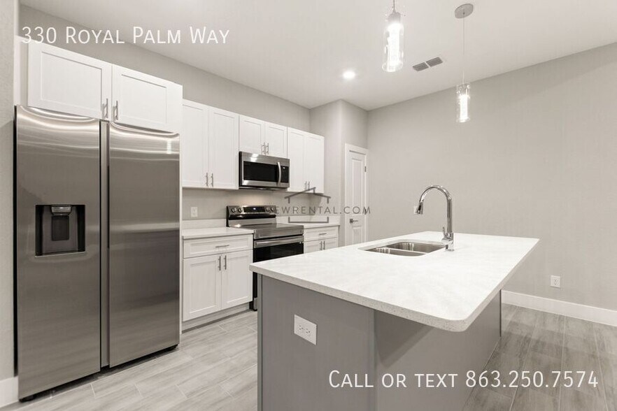 Building Photo - 330 Royal Palm Wy