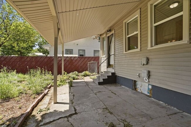 Building Photo - 3908 E 4th Ave