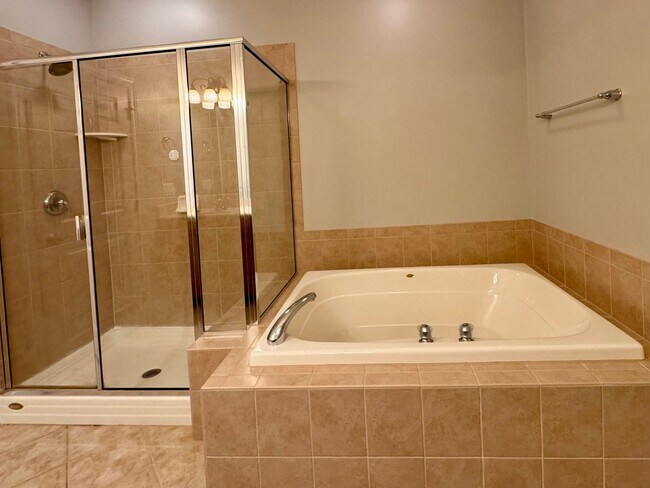 Building Photo - 2 Bedroom | 2 Bathroom Corner Unit Townhom...