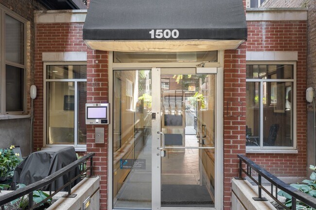 Building Photo - 1500 W Monroe St