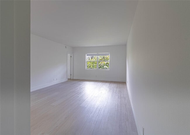 Building Photo - 2424 SE 17th St