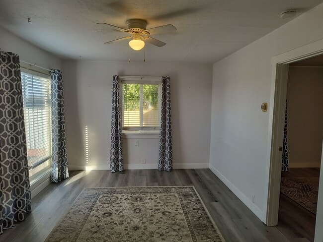 Primary Photo - AVAILABLE NOW!!! 3 Bedroom in Roseville!