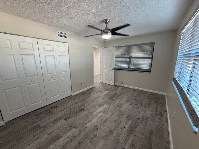 Building Photo - 6670 Villa Sonrisa Dr