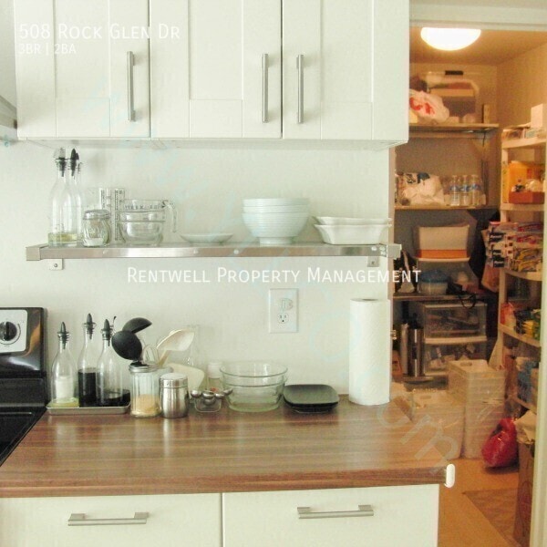 Building Photo - 508 Rock Glen Dr