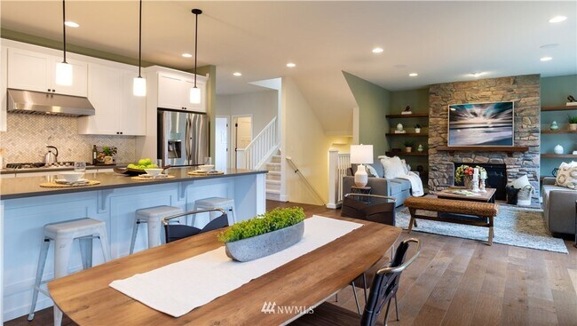 Building Photo - 4 Bedroom Oversized Home in Mountlake Terrace- Office Space and Charging Station