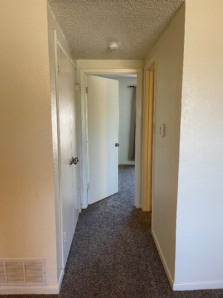 Building Photo - 1702 Kirk Ave