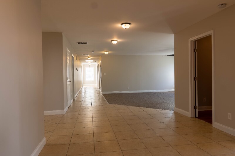 Building Photo - 3092 Scenic Hwy S