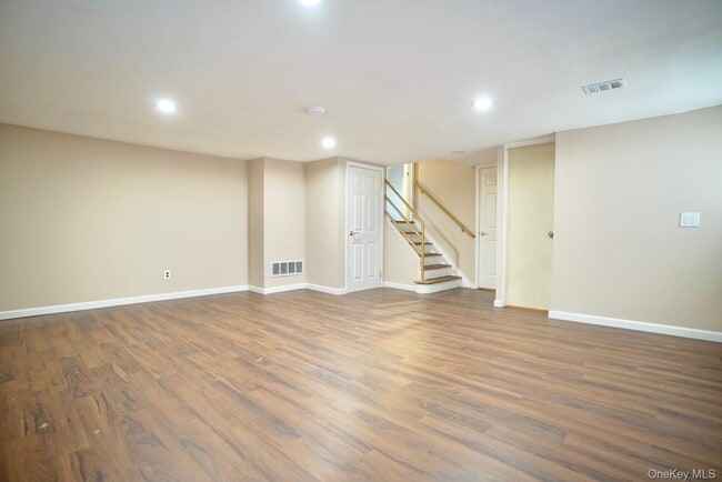 Building Photo - 34 Oakley Dr