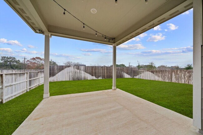 Building Photo - 19322 Amore Bluff