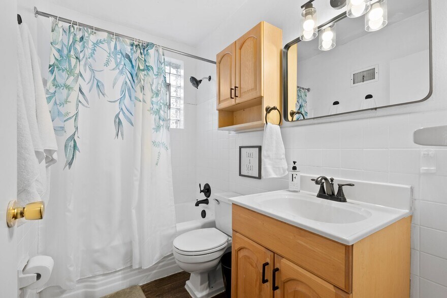 Building Photo - 7239 Dartmouth Ave