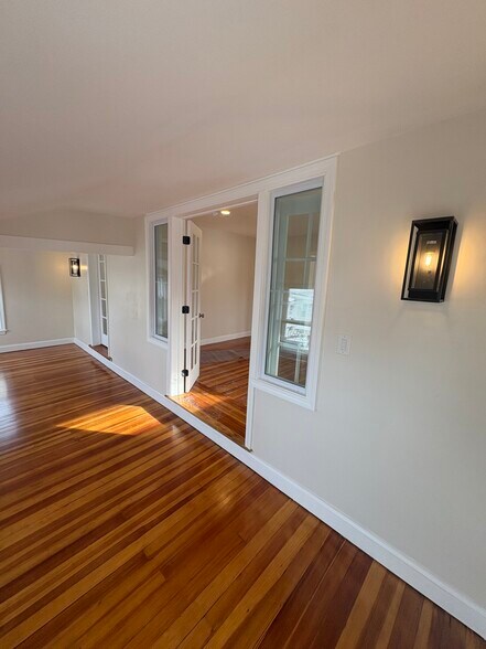 Building Photo - 7 Smith St