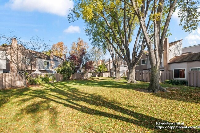 Building Photo - 2666 Kentworth Way