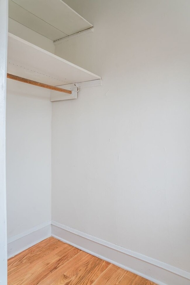 Building Photo - Albany Park - 1 Bed / 1 Bath - Dog Friendly