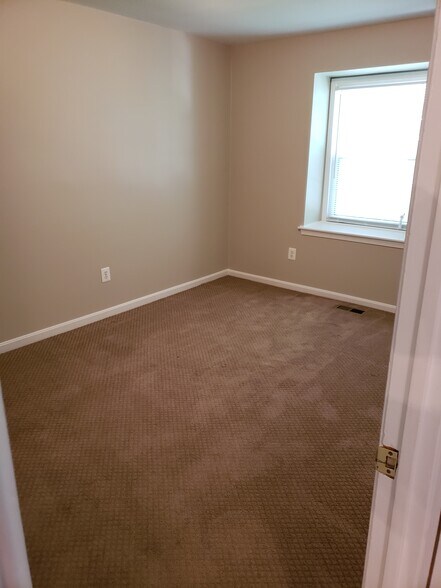 Building Photo - 9164 Broken Oak Pl