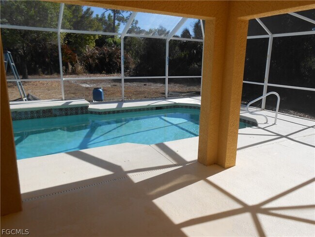 Building Photo - 612 McArthur Ave