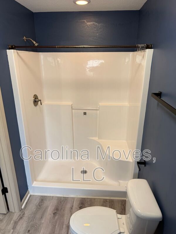 Building Photo - 208 Sleepy River Rd