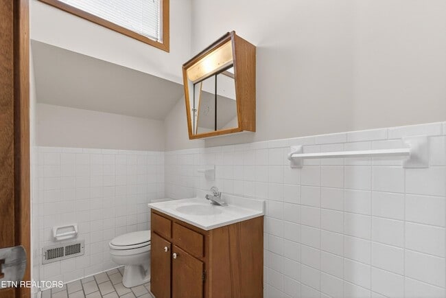 Building Photo - 1426 Mountain Ranch Rd