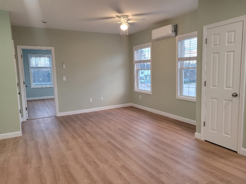 Building Photo - 13 Myrtle St