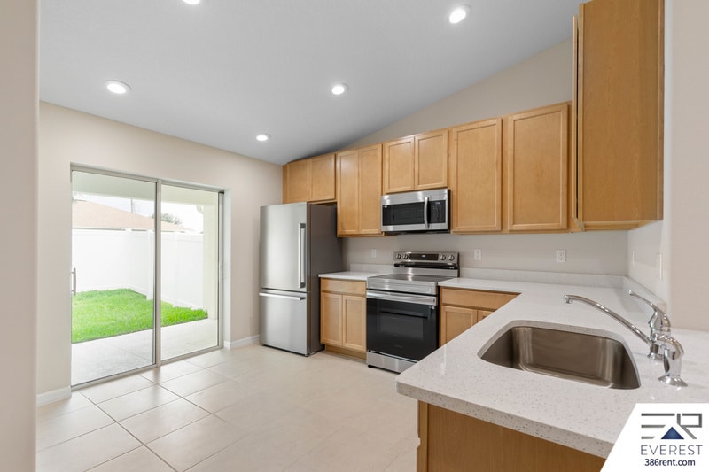 Building Photo - 12 Llovera Pl