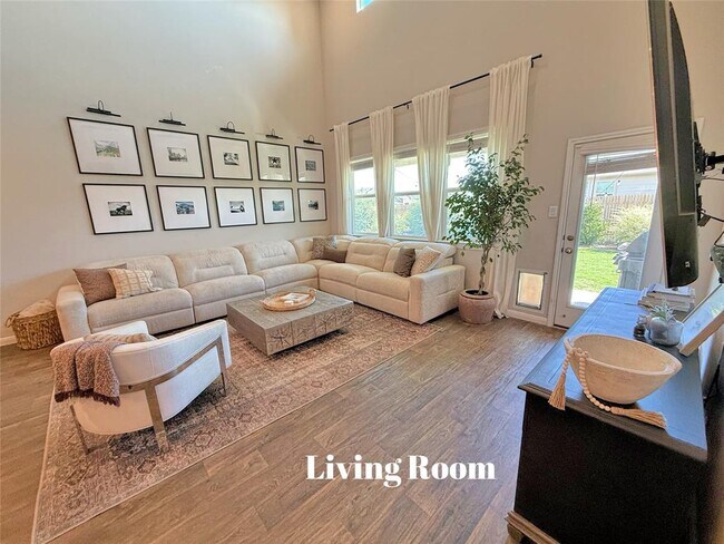 Building Photo - 148 Callado Cir