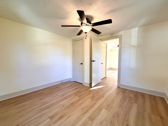 Building Photo - 211 Sanderson Dr