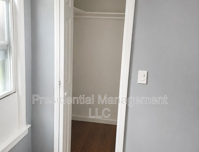 Building Photo - 28 Hickory St