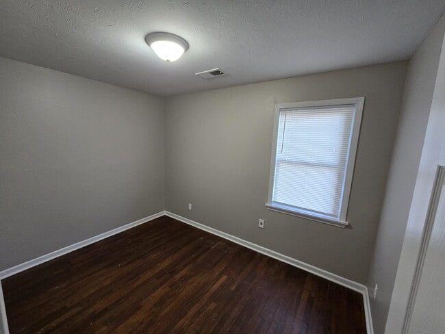 Building Photo - 3906 Hammett Dr