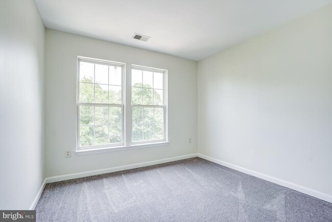 Building Photo - 4302 Day Lily Dr